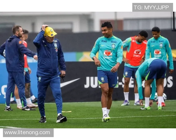 足球巨星带领球队征战世界杯，打破纪录引领全球热潮